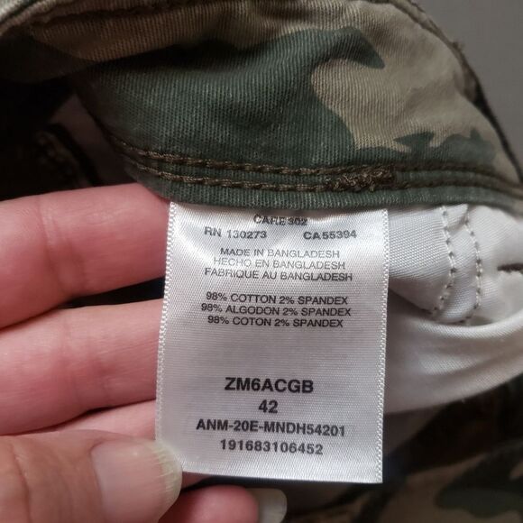 WRANGLER  Camo Cargo Shorts AUTHENTICS ▪︎ Camo Cargo Shorts▪︎ Pockets ▪︎ Size 42 - Picture 5 of 10